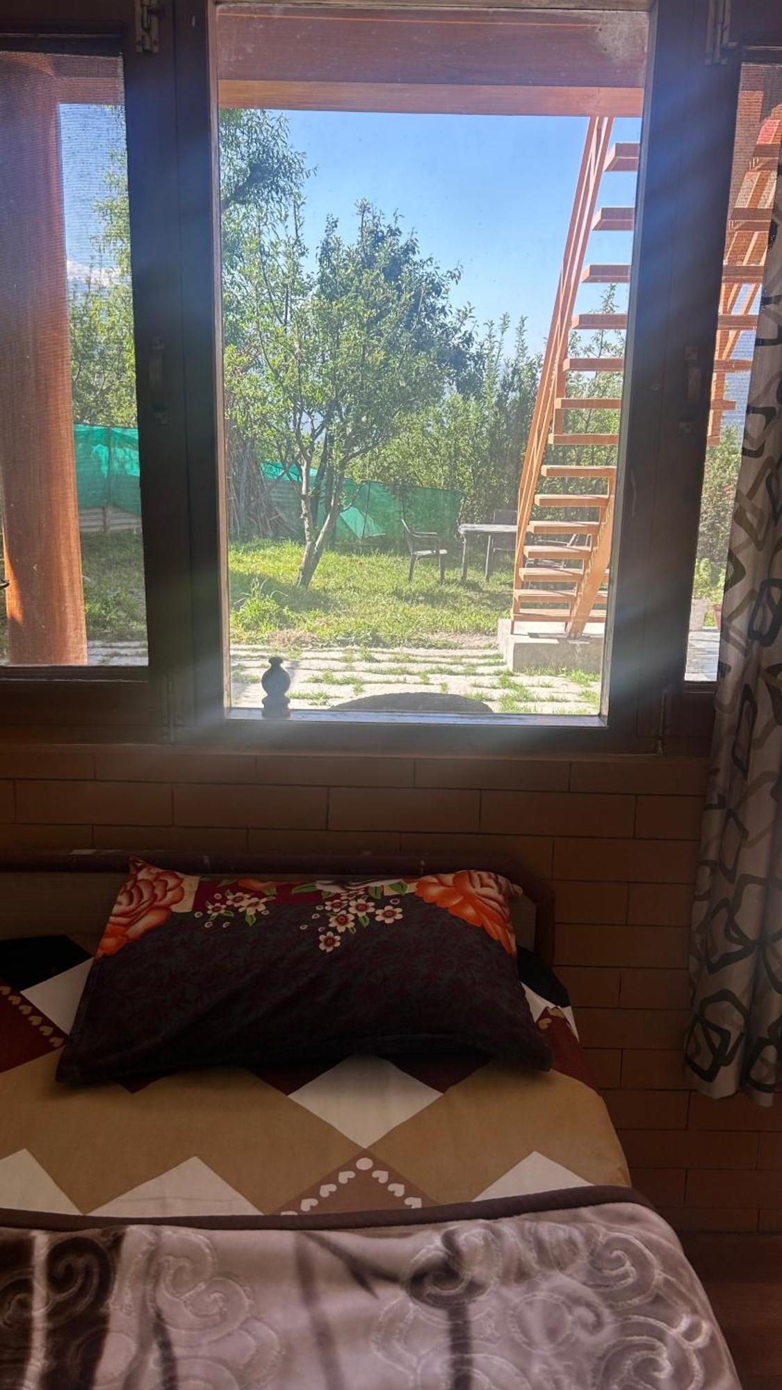 Sunface Homestay Манали Экстерьер фото