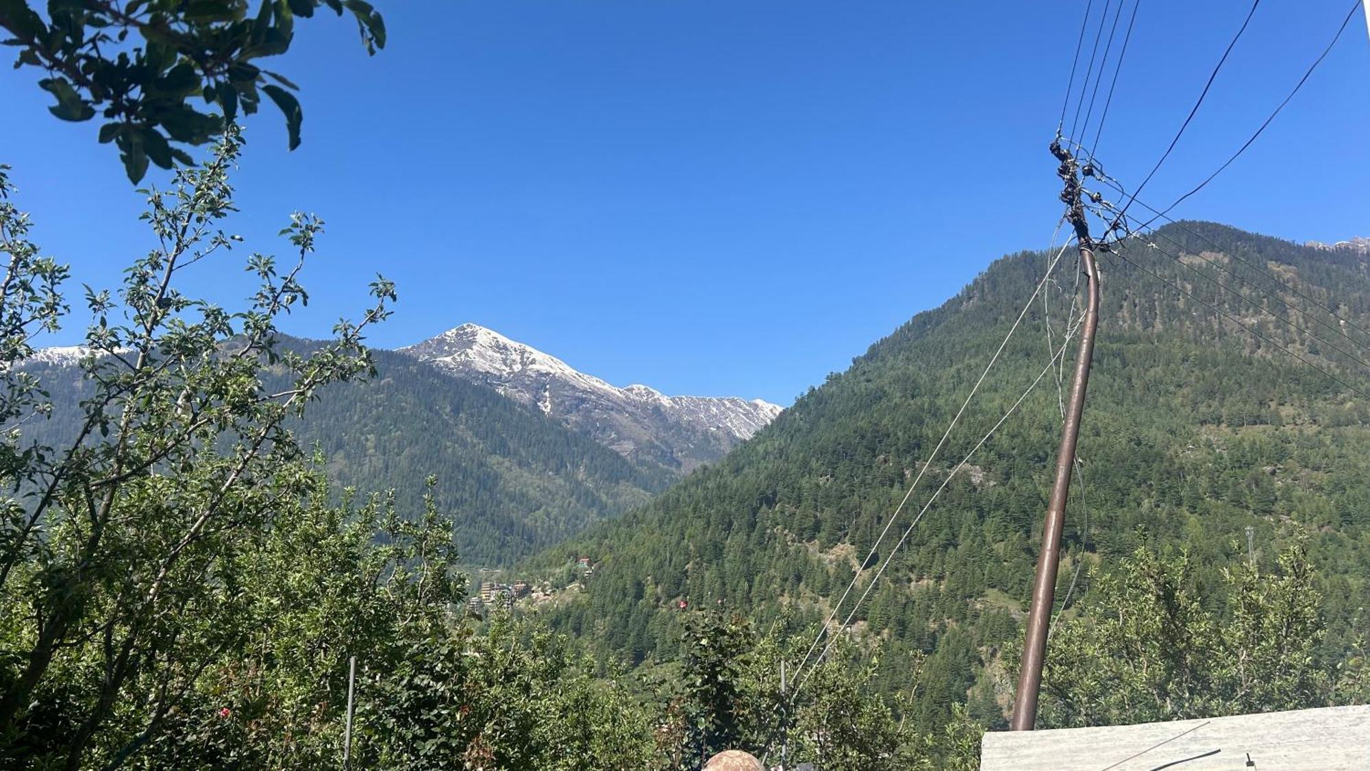 Sunface Homestay Манали Экстерьер фото