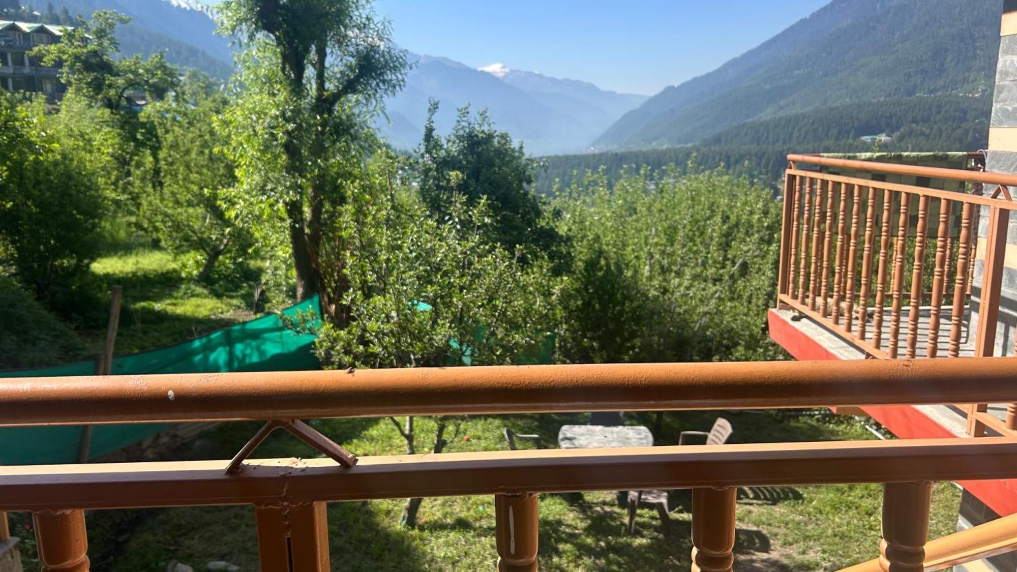 Sunface Homestay Манали Экстерьер фото