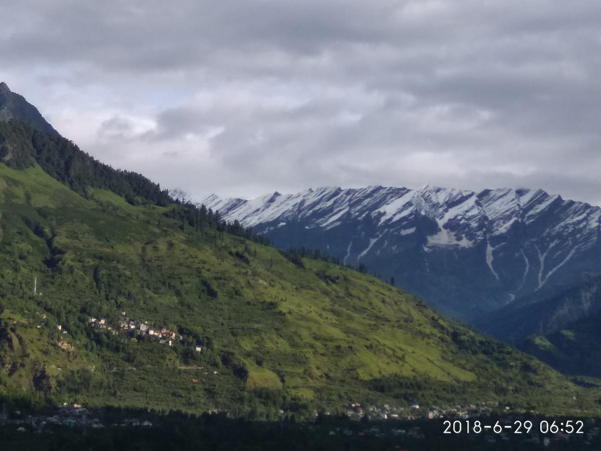 Sunface Homestay Манали Экстерьер фото