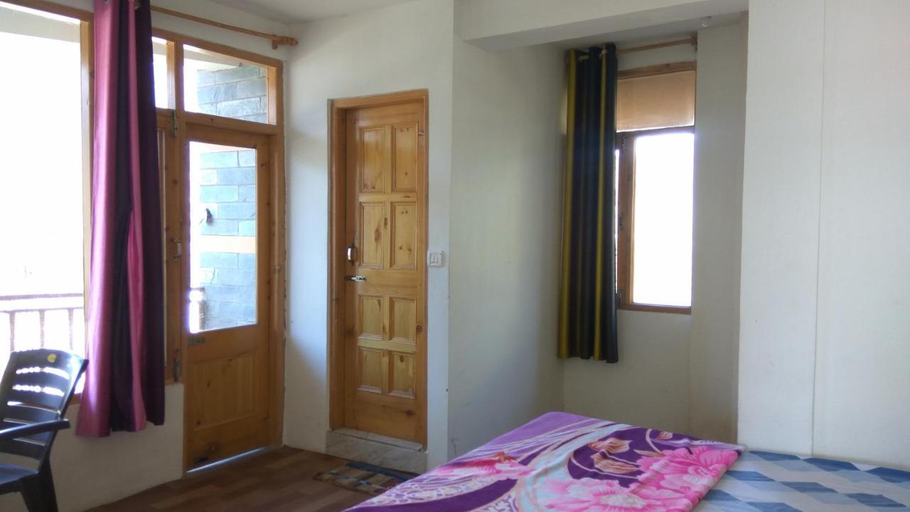 Sunface Homestay Манали Экстерьер фото